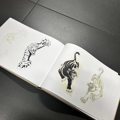 "The Collection" Aelteste Taetowierstube